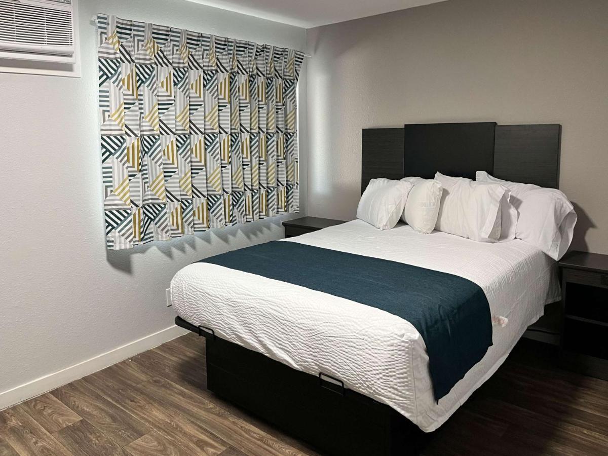 Motel 6 Las Vegas Nv Downtown Fremont St Bagian luar foto